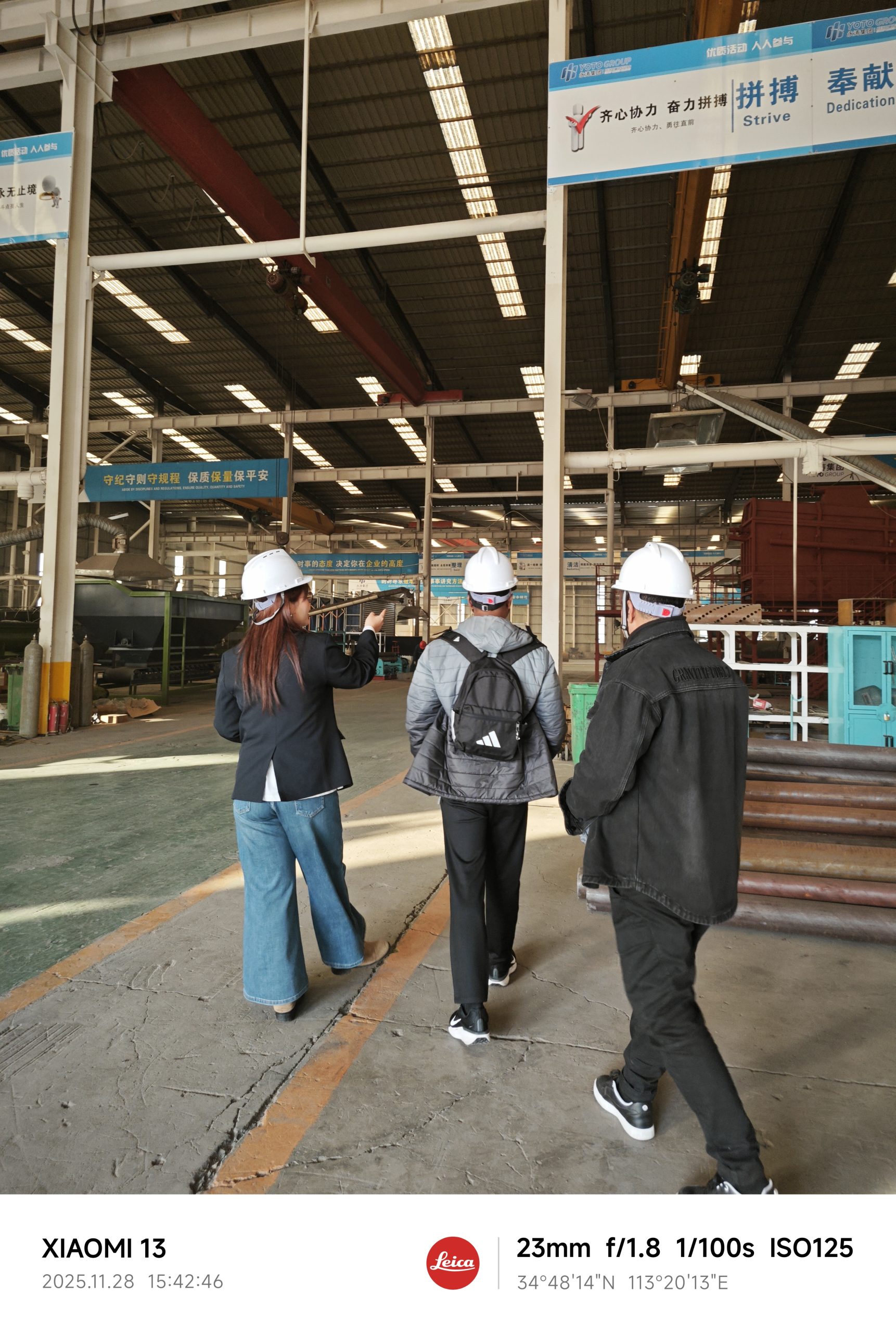 Customer visiting the Shunxin fertilizer equipment factory